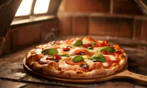 Jak piec pizzę w domu, aby uniknąć najczęstszych błędów?