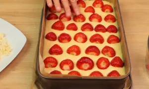 Prosty przepis na ciasto proszkowe z owocami, które zawsze się udaje