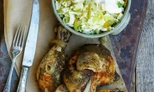 Najlepsze surówki do pieczonego kurczaka, które zachwycą smakoszy