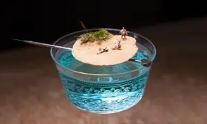 Curaçao drink: poznaj wyjątkowe koktajle i ich sekrety