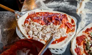 Ile sera na pizzę? Odkryj idealne proporcje i smaki serów