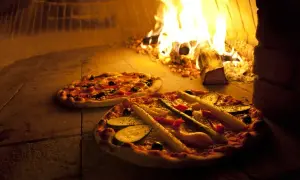 Jak odgrzać pizzę na patelni, aby zachować chrupkość i smak