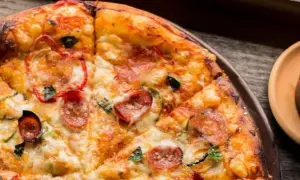 Ile gram ma pizza? Zaskakujące różnice w wadze i kaloriach