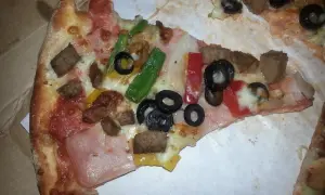 Średnia pizza Domino's – ile cm ma idealna porcja dla Ciebie?
