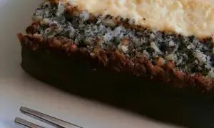 Pyszny przepis na ciasto makowo budyniowe, które zachwyci każdego