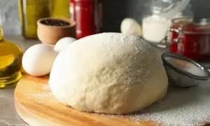 Jak szybko rozmrozić ciasto na pizzę bez utraty jakości?