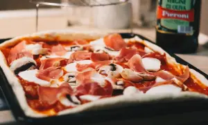 Pizza jak zrobić w domu - łatwy przepis na idealne ciasto i sos