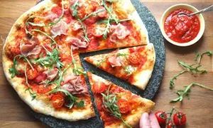 Ciasto na pizzę jak z pizzerii – proste przepisy na idealne ciasto
