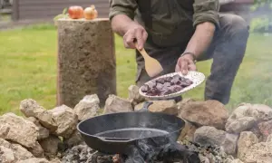 Jak przyprawić dziczyznę do pieczenia, by wydobyć jej smak?