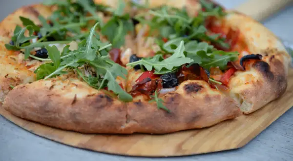 Jak rozciągnąć ciasto na pizzę - unikaj najczęstszych błędów