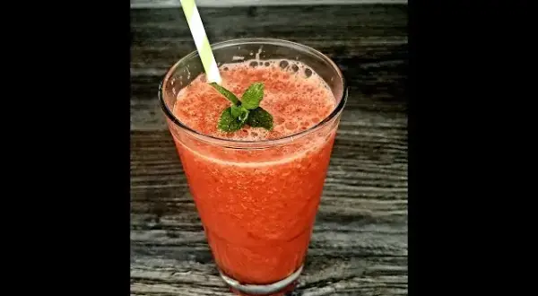 Najlepsze przepisy na drink z syropem arbuzowym, które orzeźwiają
