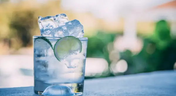 Najlepsze drinki z tonikiem, które zaskoczą Twoich gości