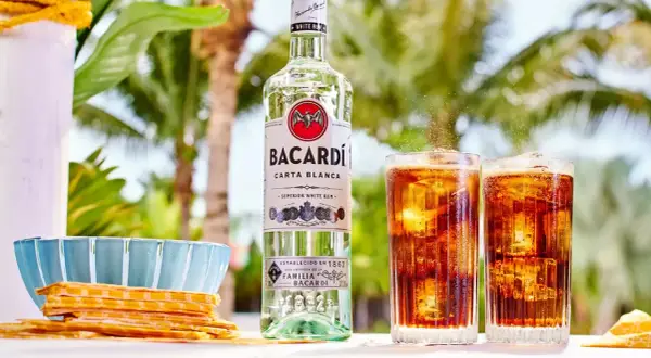 Najlepsze drinki z rumem Bacardi, które musisz spróbować w domu