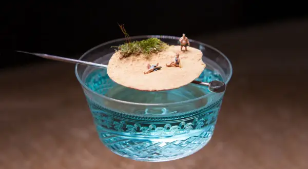 Curaçao drink: poznaj wyjątkowe koktajle i ich sekrety