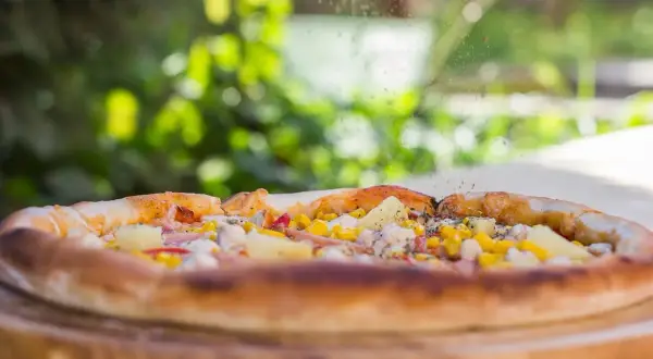 Jak powstała pizza? Fascynująca historia, która zaskoczy każdego