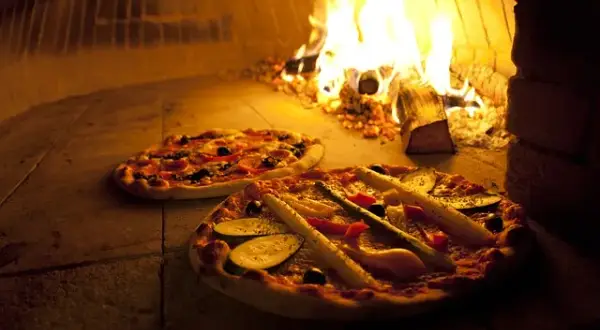Jak odgrzać pizzę na patelni, aby zachować chrupkość i smak