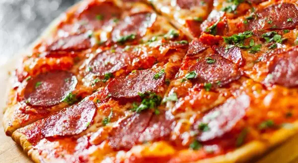 Jak zrobić pizzę bez drożdży: łatwe przepisy na idealne ciasto