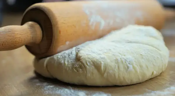 Jak przechowywać ciasto na pizzę, aby uniknąć zepsucia i marnotrawstwa