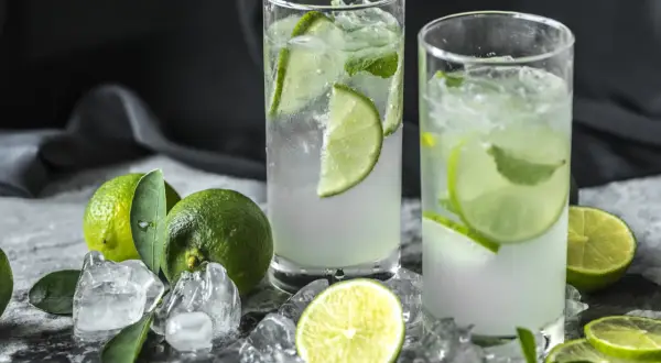 Pyszne drinki z syropem mojito – przepisy na orzeźwiające koktajle