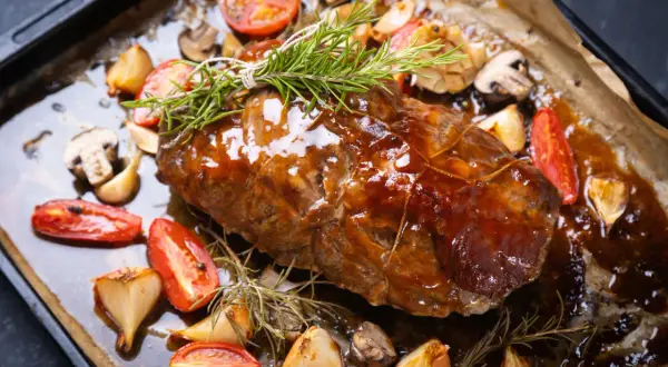 Jak przyrządzić łopatkę wieprzową, aby była soczysta i aromatyczna