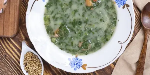 Czy zupa szczawiowa jest zdrowa? Poznaj jej korzyści i zagrożenia