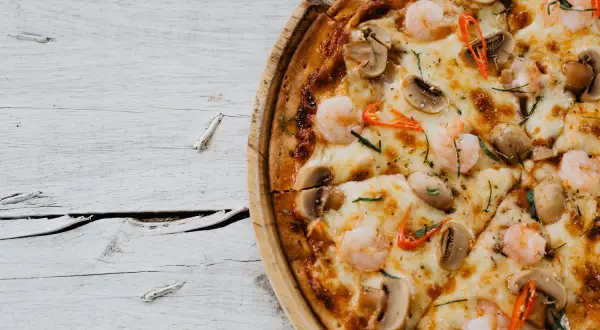 Szybki przepis na ciasto na pizzę, które nie wymaga wyrastania