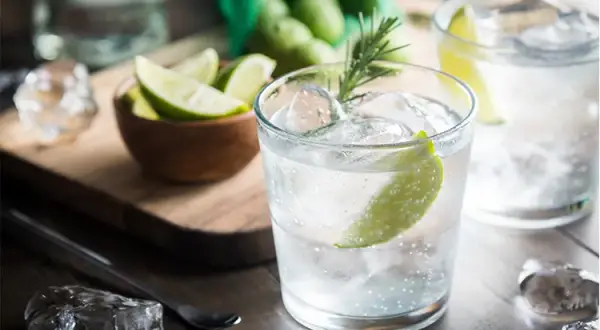 Wytrawny drink – odkryj najlepsze przepisy na klasyczne koktajle