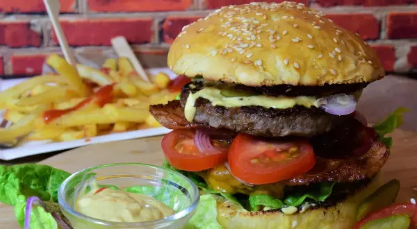 Jaką część wołowiny na burgery wybrać, aby uniknąć suchych mięs?